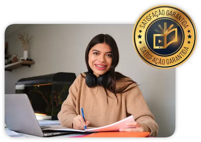 Estudante com selo de satisfação garantida